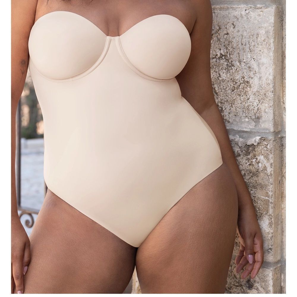 WACOAL Red Carpet Strapless Shaping Body Briefer
